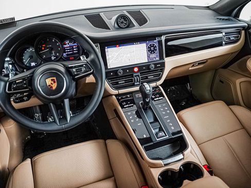 Certified 2026 Porsche Macan AWD/4WD image 19