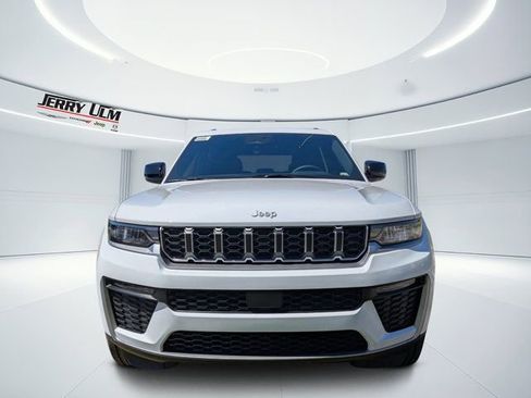 New 2026 Jeep Grand Cherokee Limited AWD/4WD image 8