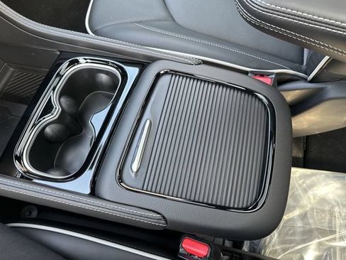 New 2026 Chrysler Pacifica Limited w/ S Appearance Package AWD/4WD image 27