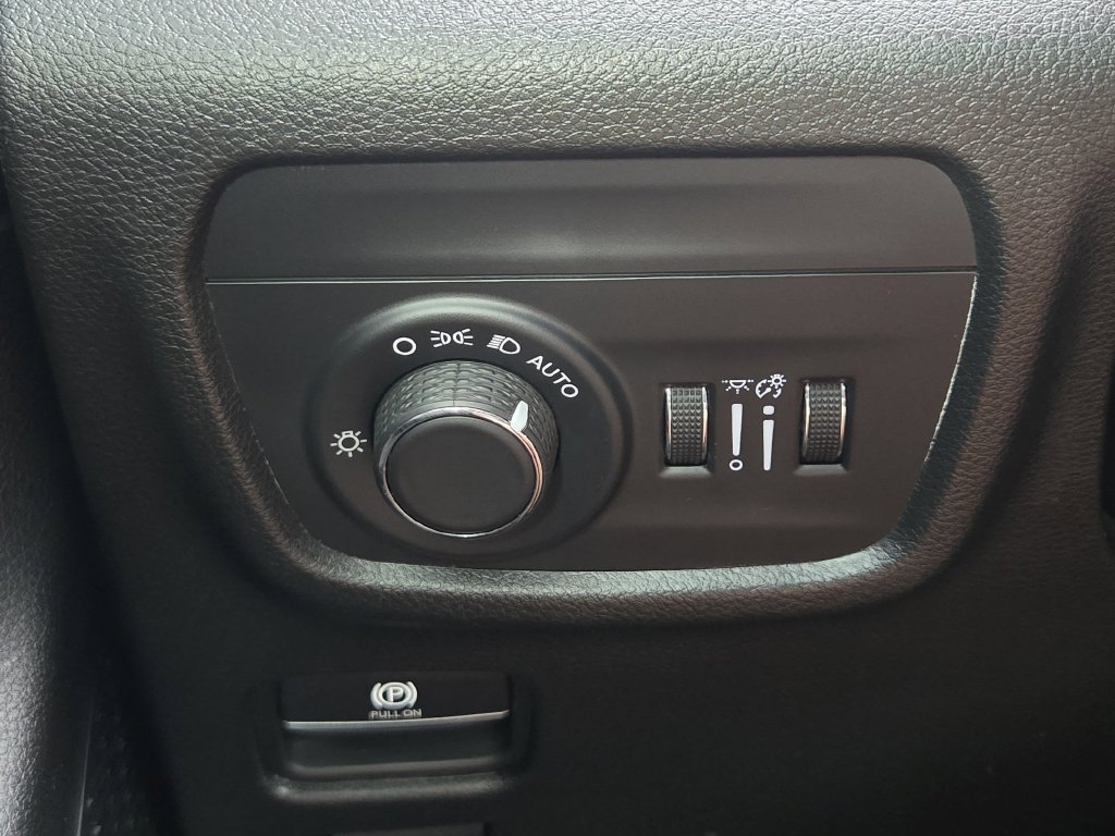 Used 2023 Jeep Grand Cherokee Laredo w/ Luxury Tech Group I AWD/4WD image 24