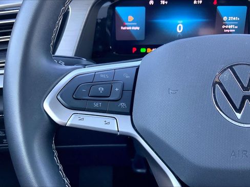 Used 2025 Volkswagen Atlas Cross Sport SE FWD image 24