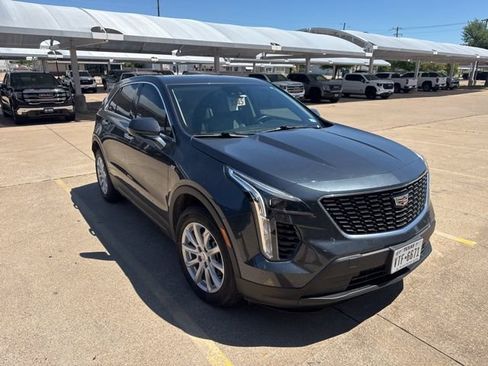 Used 2021 Cadillac XT4 Luxury w/ Cold Weather Package image 2