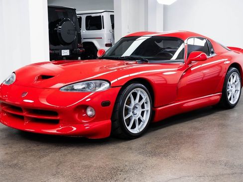 Used 1997 Dodge Viper GTS image 3