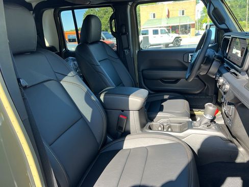 New 2025 Jeep Gladiator Sport image 20