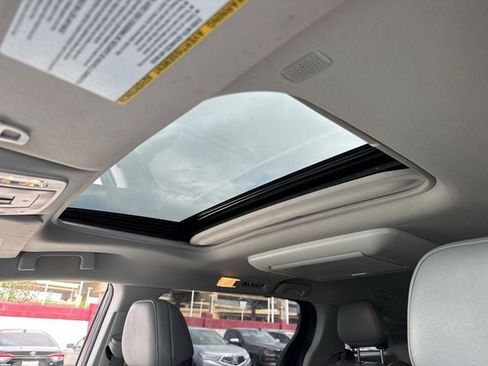 Used 2021 Toyota Sienna Limited image 24