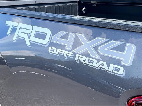 Used 2021 Toyota Tacoma TRD Off-Road w/ Technology Package AWD/4WD image 10