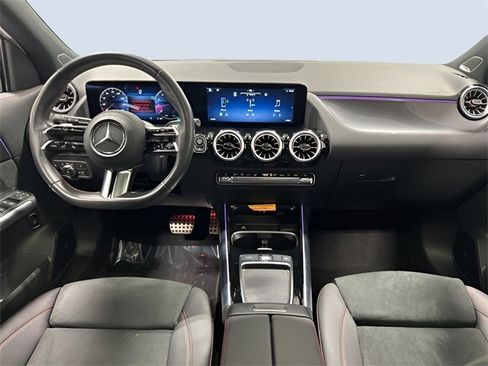 Used 2025 Mercedes-Benz GLA 250 4MATIC image 13