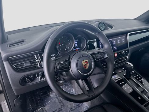 Certified 2026 Porsche Macan AWD/4WD image 25