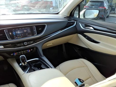 Used 2021 Buick Enclave Essence image 14