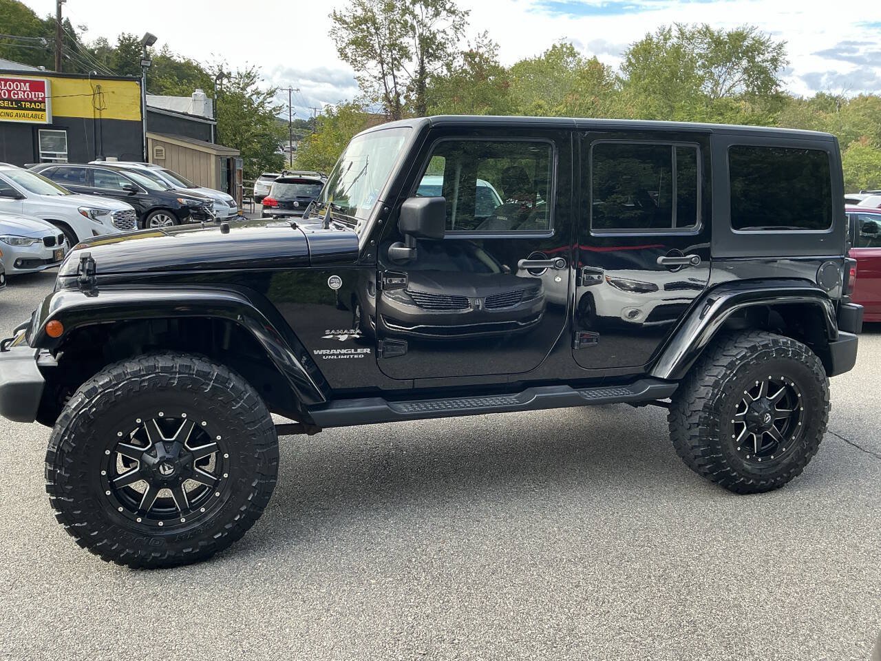 Used 2016 Jeep Wrangler Unlimited Sahara w/ Connectivity Group AWD/4WD image 10