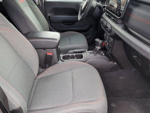 Used 2025 Jeep Wrangler Unlimited Rubicon image 16