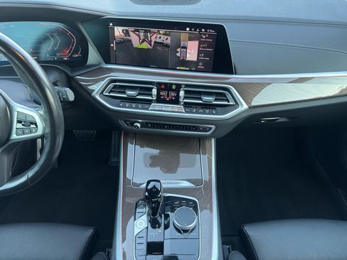 Used 2022 BMW X5 xDrive40i w/ M Sport Package image 11