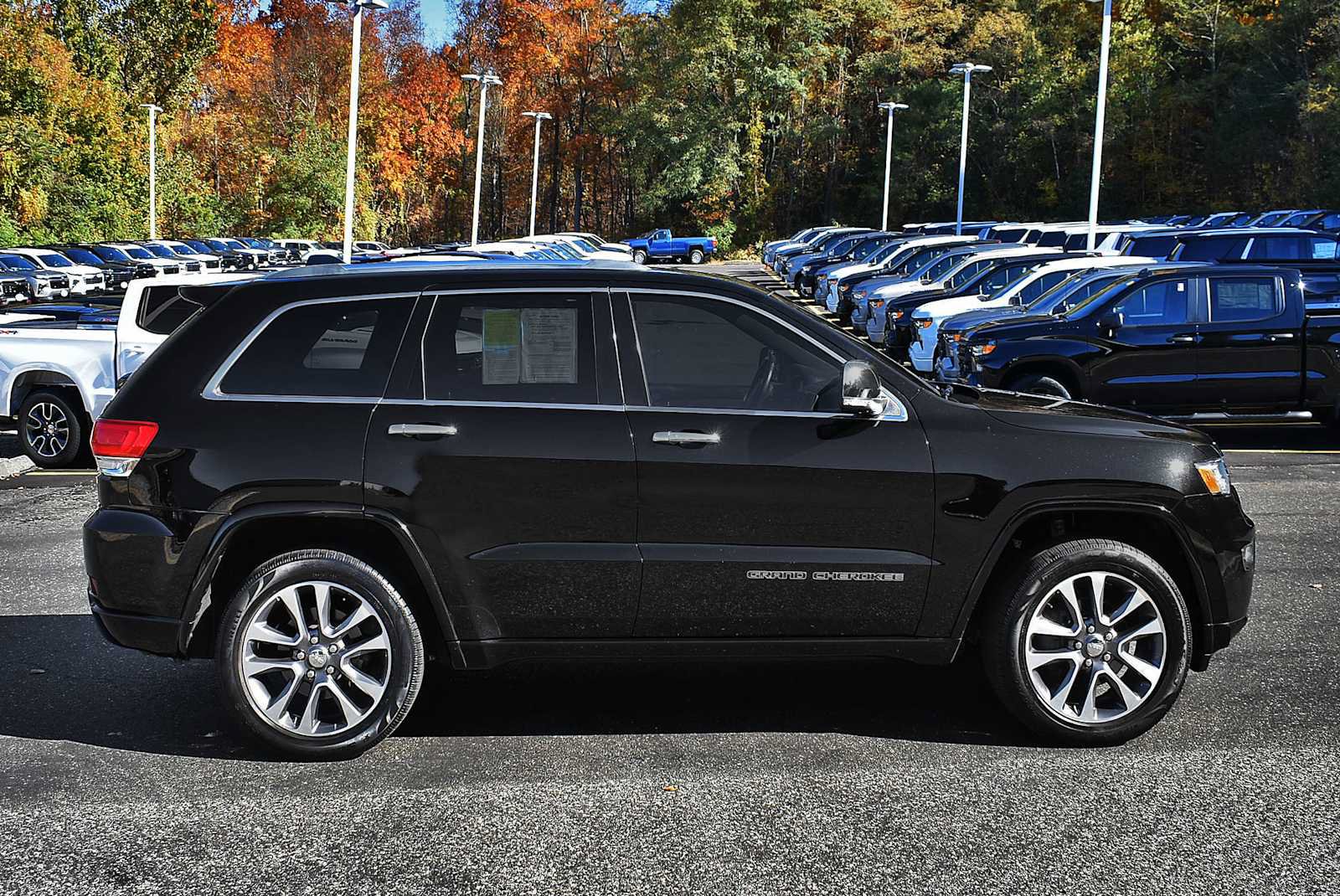 Used 2018 Jeep Grand Cherokee Overland AWD/4WD image 6