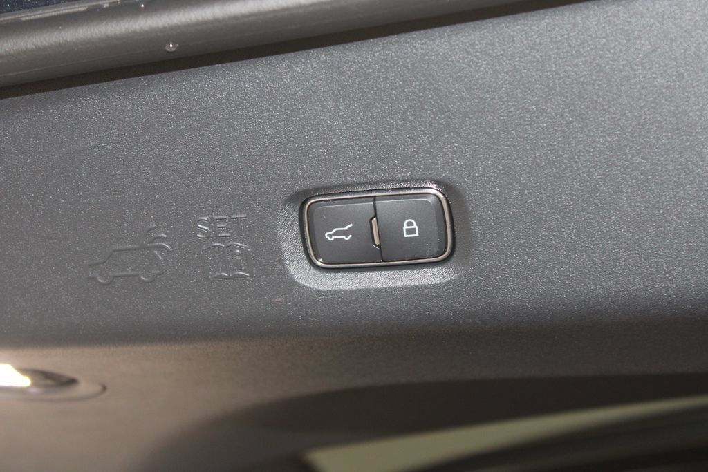 New 2027 Lincoln Navigator Premiere RWD image 17