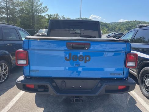 Certified 2021 Jeep Gladiator Sport AWD/4WD image 5