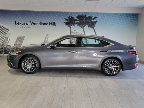 Certified 2023 Lexus ES 300h w/ Premium Package image 2