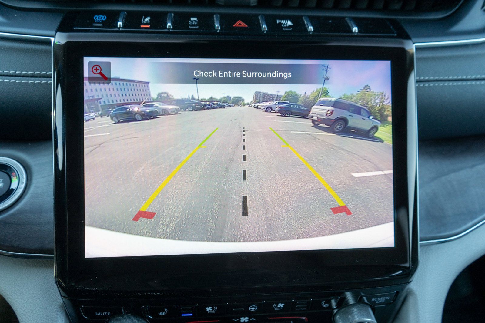 Used 2022 Jeep Grand Cherokee Overland w/ Luxury Tech Group IV AWD/4WD image 22