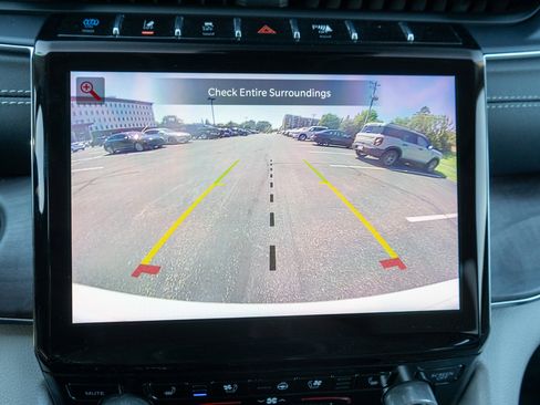 Used 2022 Jeep Grand Cherokee Overland w/ Luxury Tech Group IV AWD/4WD image 22