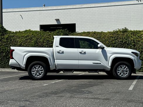Used 2024 Toyota Tacoma SR5 image 3