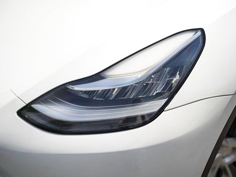 Used 2023 Tesla Model Y Long Range AWD/4WD image 4