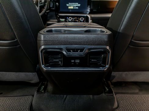 Used 2025 GMC Sierra 3500 Denali w/ Denali Reserve Package AWD/4WD image 27