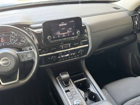 Used 2025 Nissan Pathfinder SV AWD/4WD image 16
