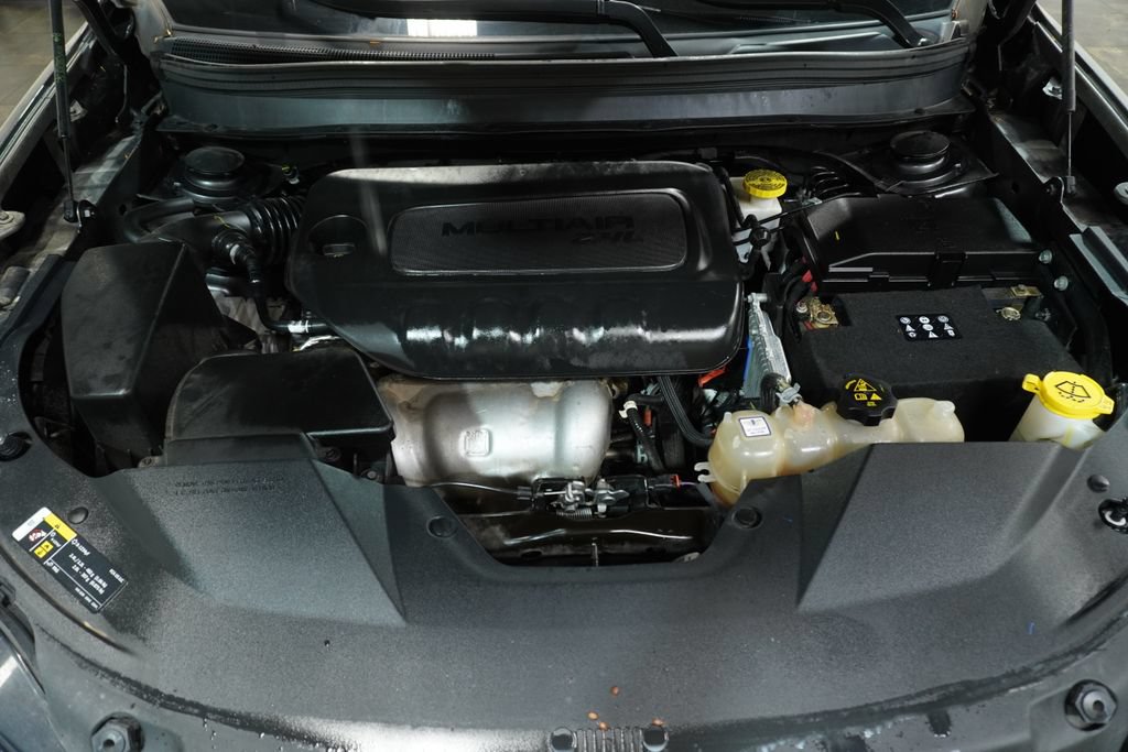 Used 2019 Jeep Cherokee Latitude Plus w/ Cold Weather Group AWD/4WD image 9
