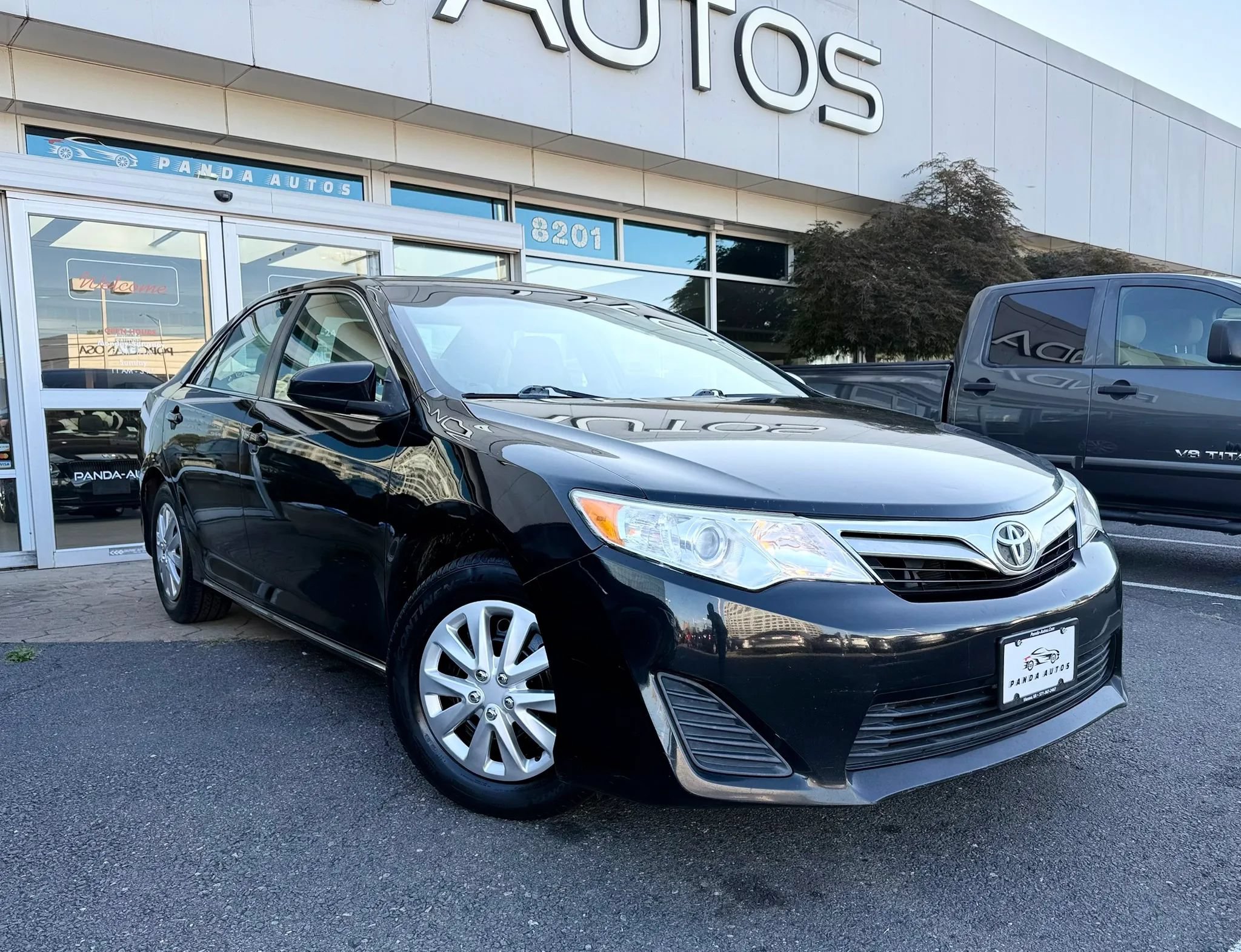 Used 2014 Toyota Camry LE FWD image 1
