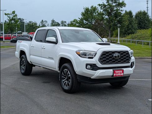 Used 2020 Toyota Tacoma TRD Sport AWD/4WD image 2
