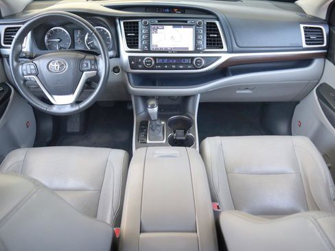 Used 2015 Toyota Highlander Limited FWD image 16