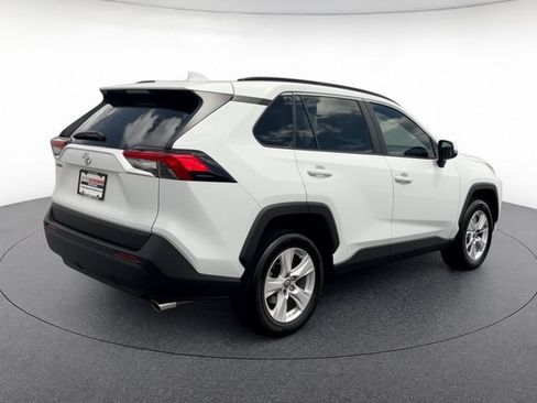 Used 2019 Toyota RAV4 XLE FWD image 5