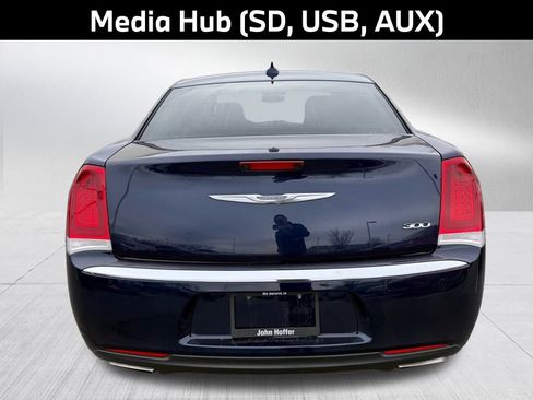 Used 2016 Chrysler 300 Limited image 6