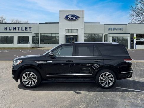 Used 2022 Lincoln Navigator Reserve AWD/4WD image 7