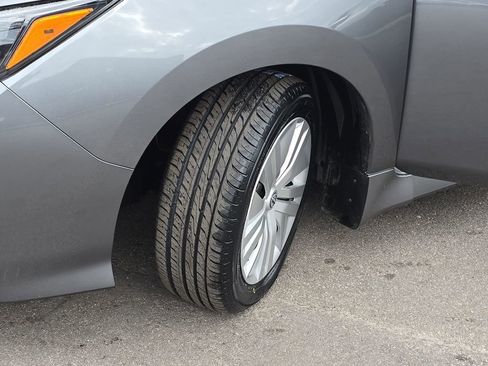 Used 2025 Nissan Leaf S image 33