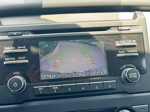 Used 2017 Nissan Titan SV AWD/4WD image 13
