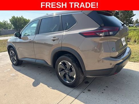 Used 2025 Nissan Rogue SV AWD/4WD image 3