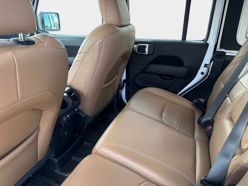 Used 2023 Jeep Wrangler Unlimited Sahara AWD/4WD image 15