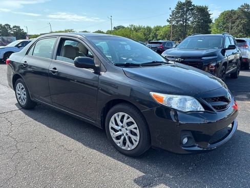 Used 2012 Toyota Corolla LE FWD image 3