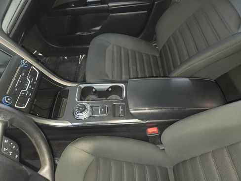 Used 2017 Ford Fusion SE w/ Fusion SE Technology Package FWD image 17
