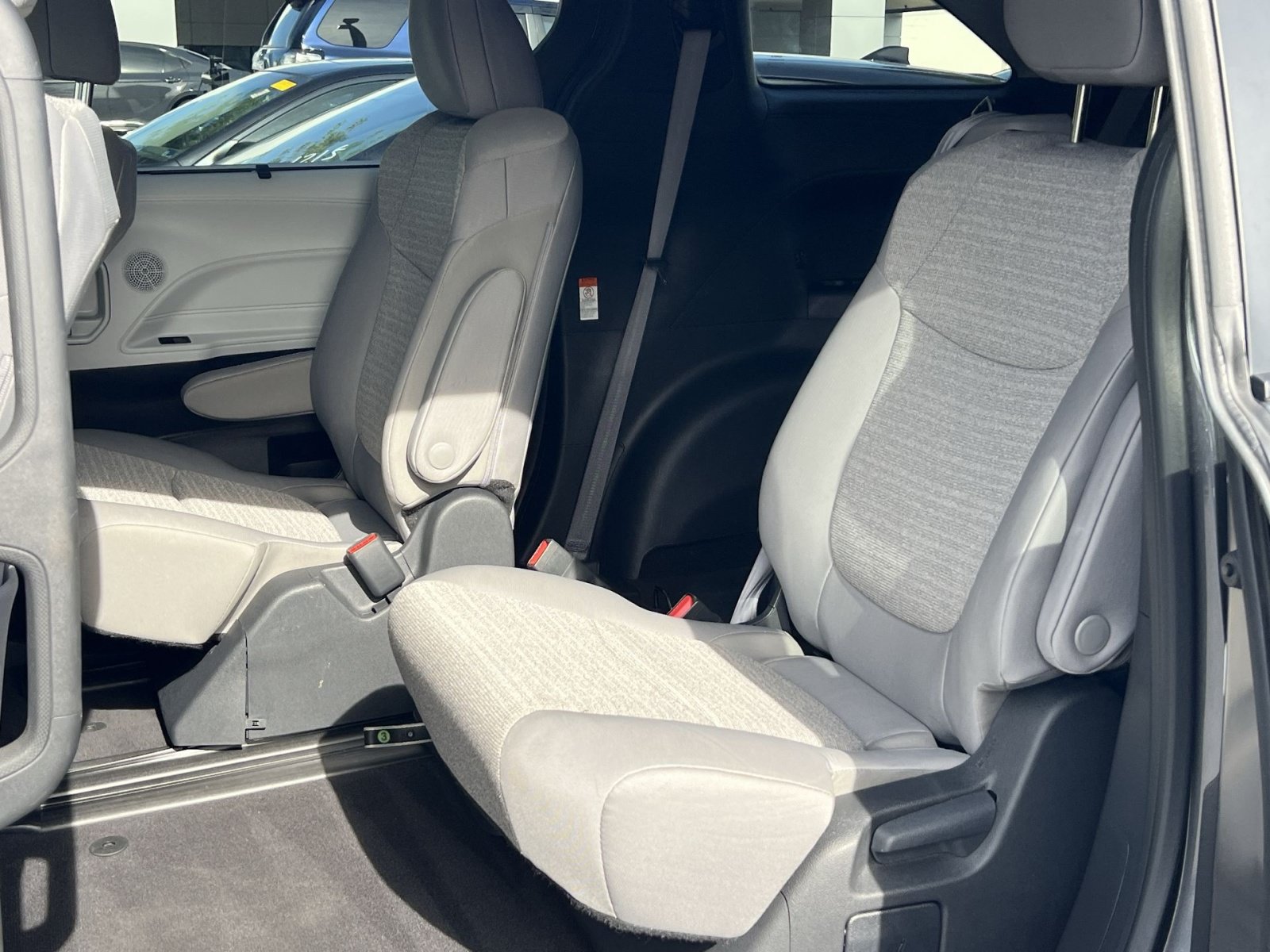 Used 2025 Toyota Sienna LE FWD image 23