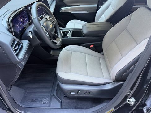 Used 2025 Chevrolet Traverse LT w/ Driver Confidence Package AWD/4WD image 15