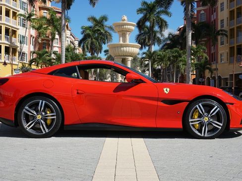 Used 2022 Ferrari Portofino M RWD image 3