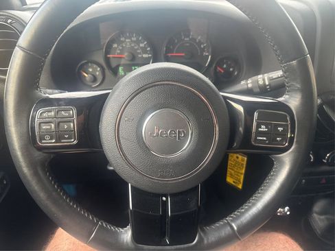 Used 2017 Jeep Wrangler Unlimited Sahara AWD/4WD image 15