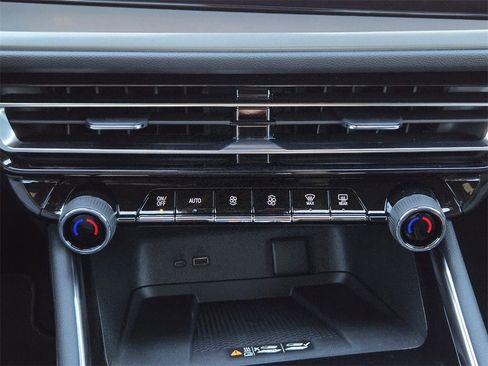 New 2026 Chevrolet Traverse LT w/ Sun and Wheel Package image 10