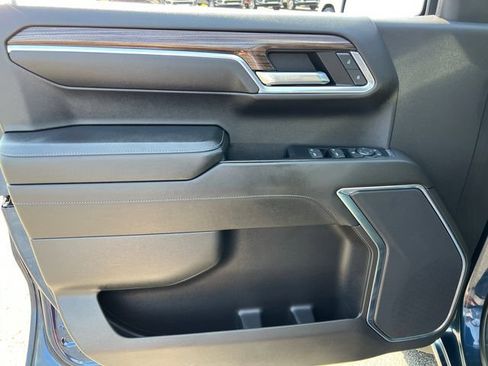 Used 2023 Chevrolet Silverado 1500 LT Trail Boss w/ Protection Package AWD/4WD image 10