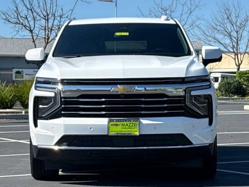 Used 2025 Chevrolet Suburban LT AWD/4WD image 7