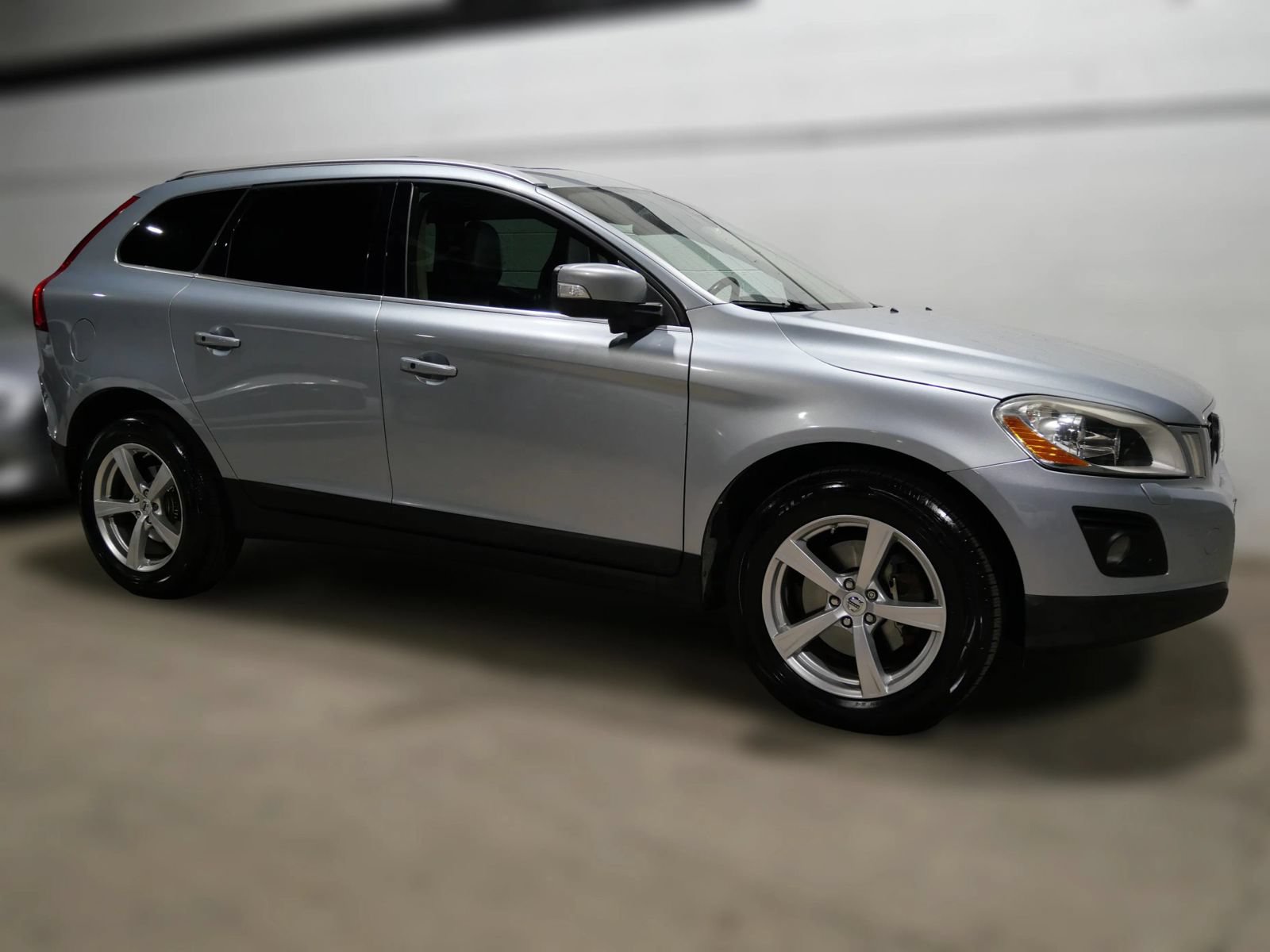 Used 2010 Volvo XC60 T6 AWD/4WD image 3