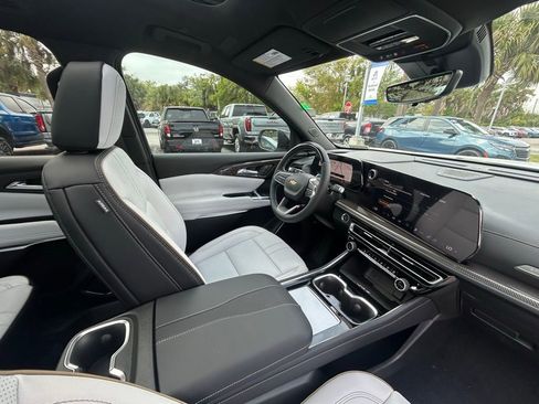 New 2026 Chevrolet Traverse High Country FWD image 25