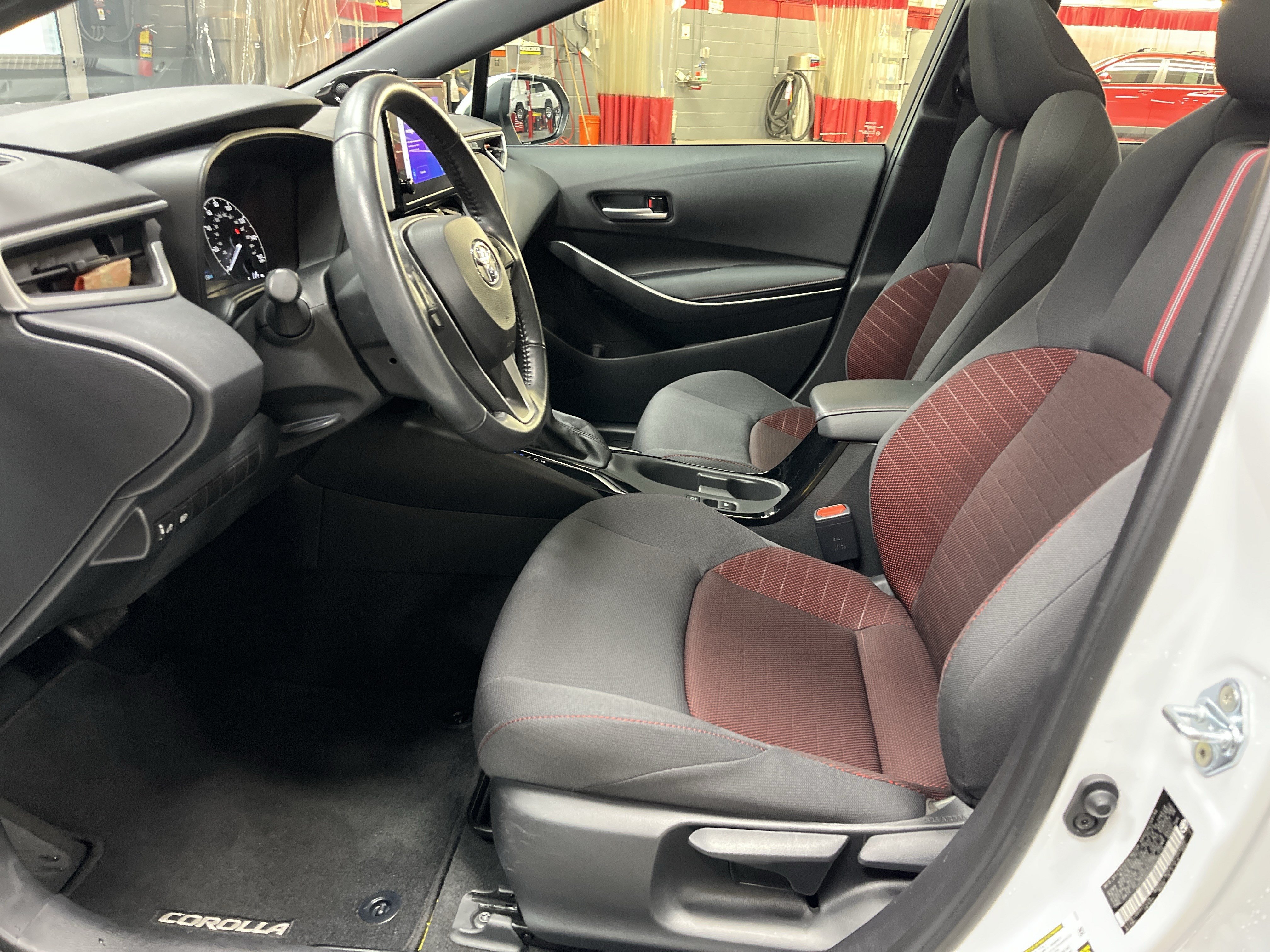 Used 2023 Toyota Corolla SE w/ SE Premium Package FWD image 16