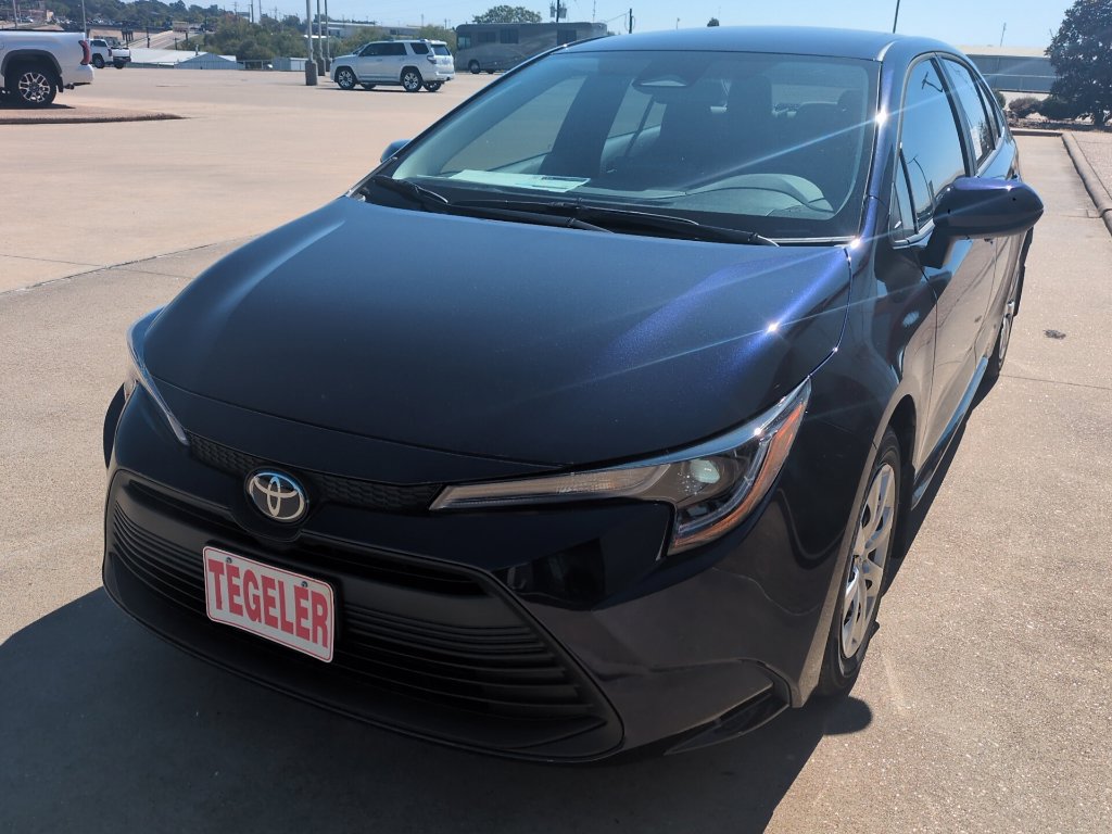 New 2027 Toyota Corolla LE FWD image 2